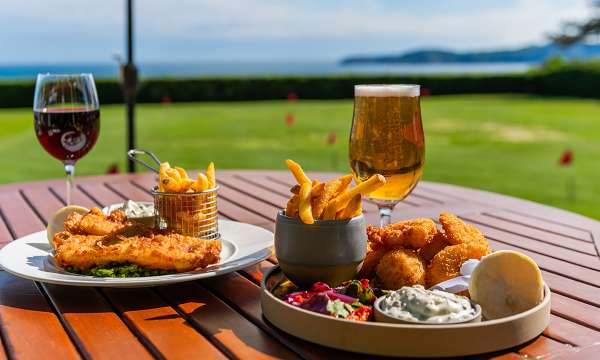 Dining alfresco on the terrace lounge